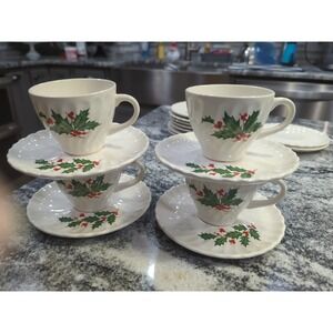 Set of 4 Vintage SCIO Japan Christmas Holly Berry Swirl Rim Coffee Cup & Saucers